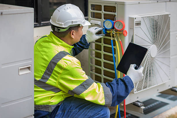 Professional Hvac technician working in Dunlap, IA